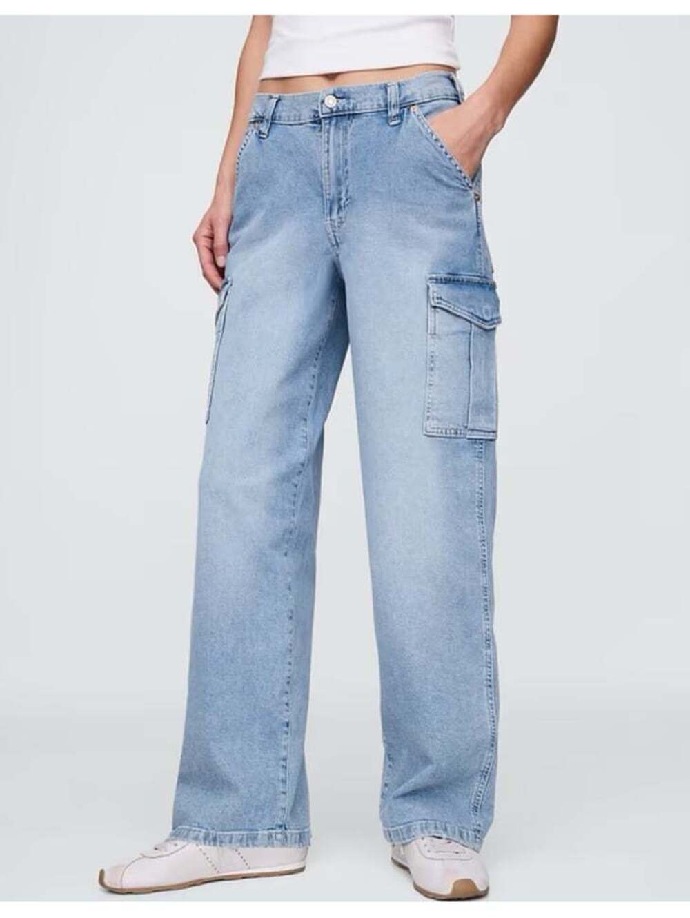 Gap women’s 90s loose MidRise cargo Jeans denim light wash sz 31 alternative
